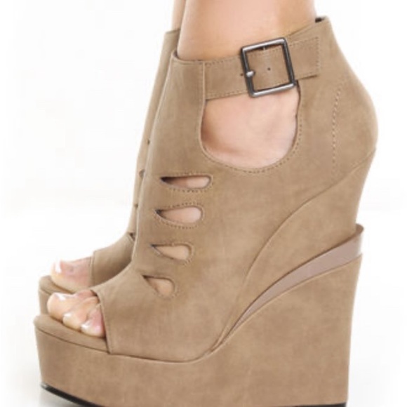 Michael Antonio Studio Tan Platform Heel Sandal - Picture 5 of 5